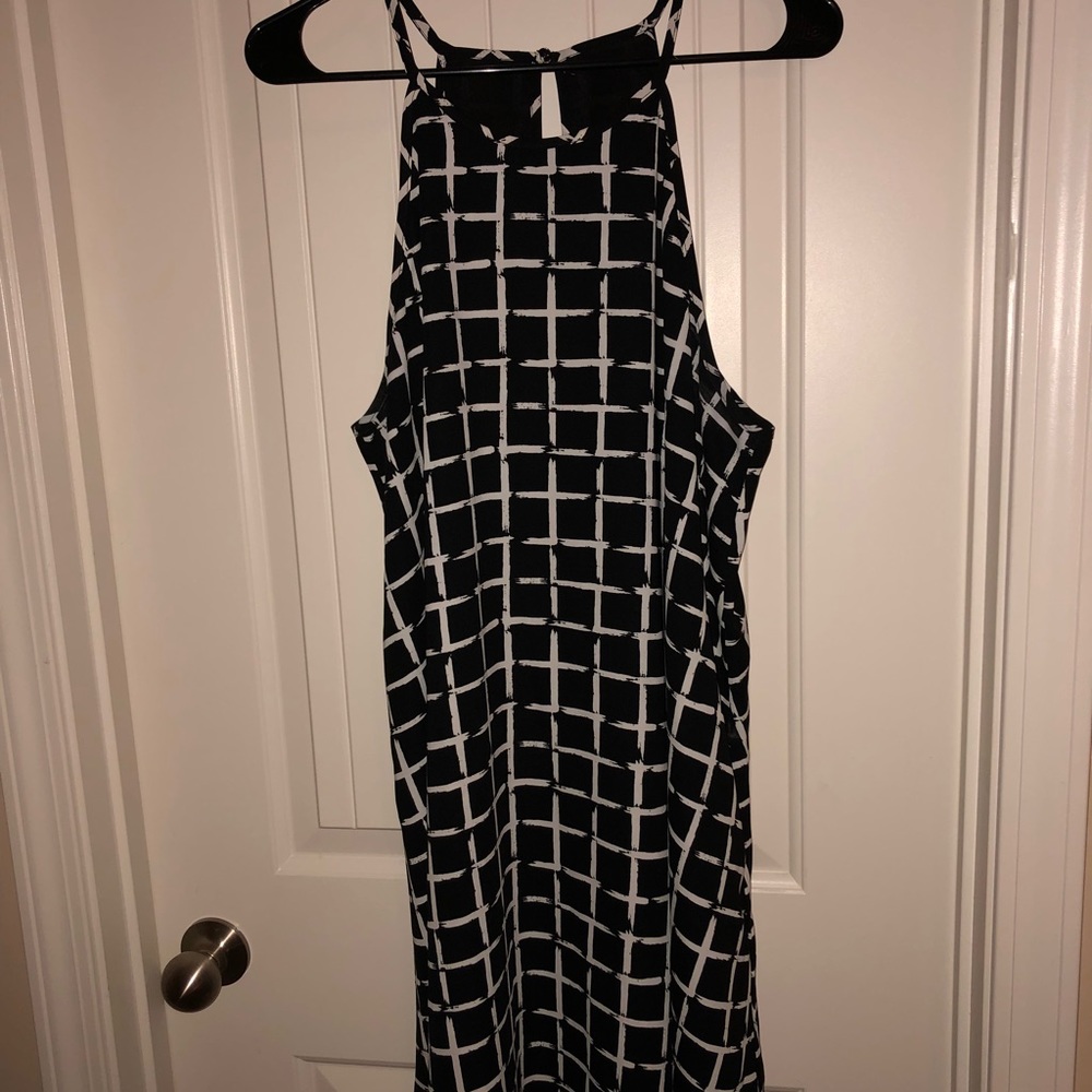 Forever 21 black and white box sleeveless dress